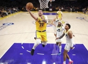 开云体育官方网站-黄蜂横扫雄鹿，拉塞尔爆发神勇的简单介绍