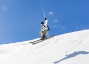 开云体育直播-绿茵场上的地缘寓言，楚阿梅尼主宰玻利维亚攻陷乌克兰之战