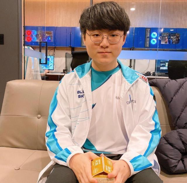 DK险胜CLG,ShowMaker送出助攻的简单介绍 DK险胜CLG,ShowMaker送出助攻的简单介绍