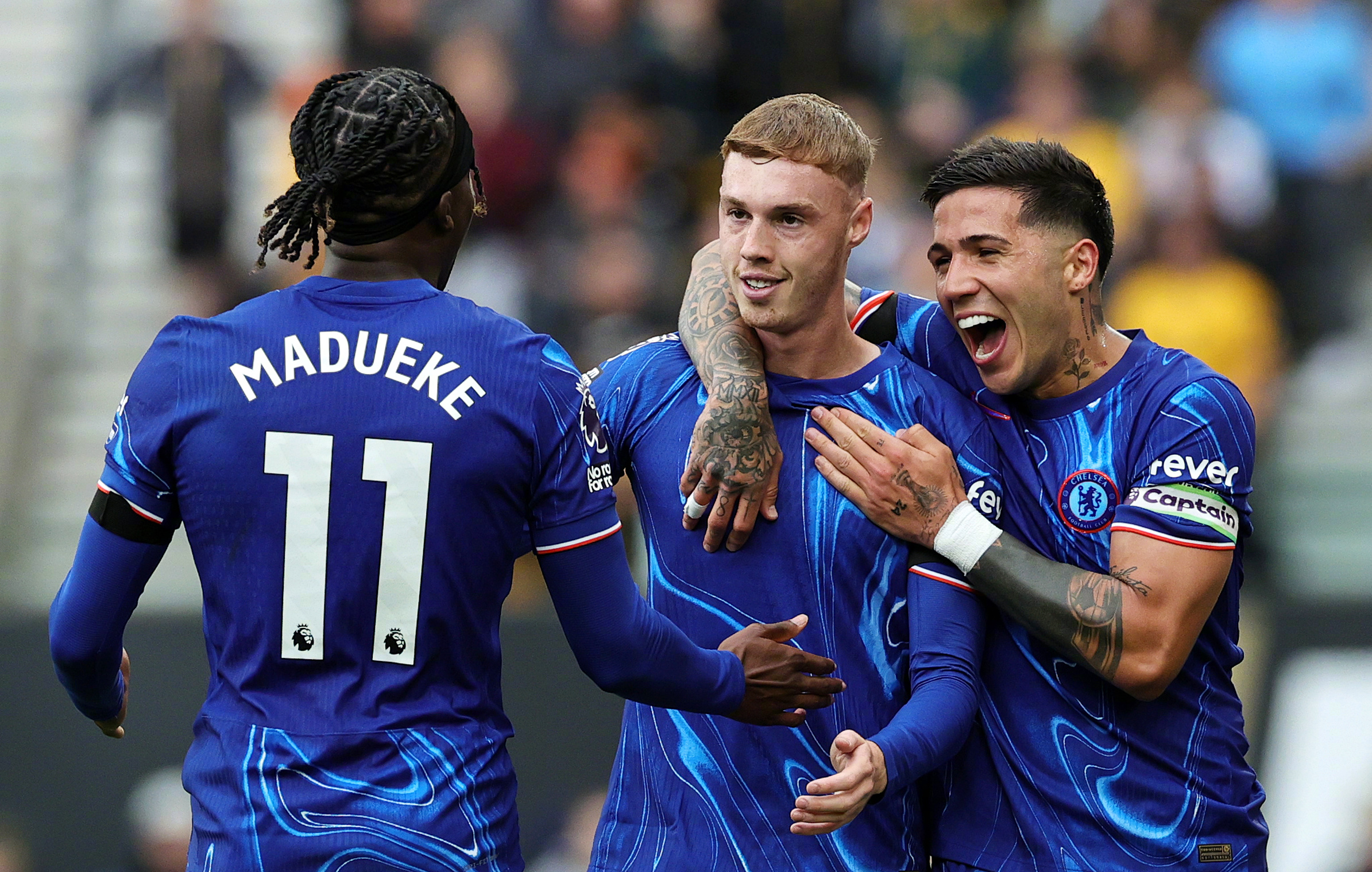 包含切尔西鏖战英格兰，布鲁诺·费尔南德斯统治全场的词条