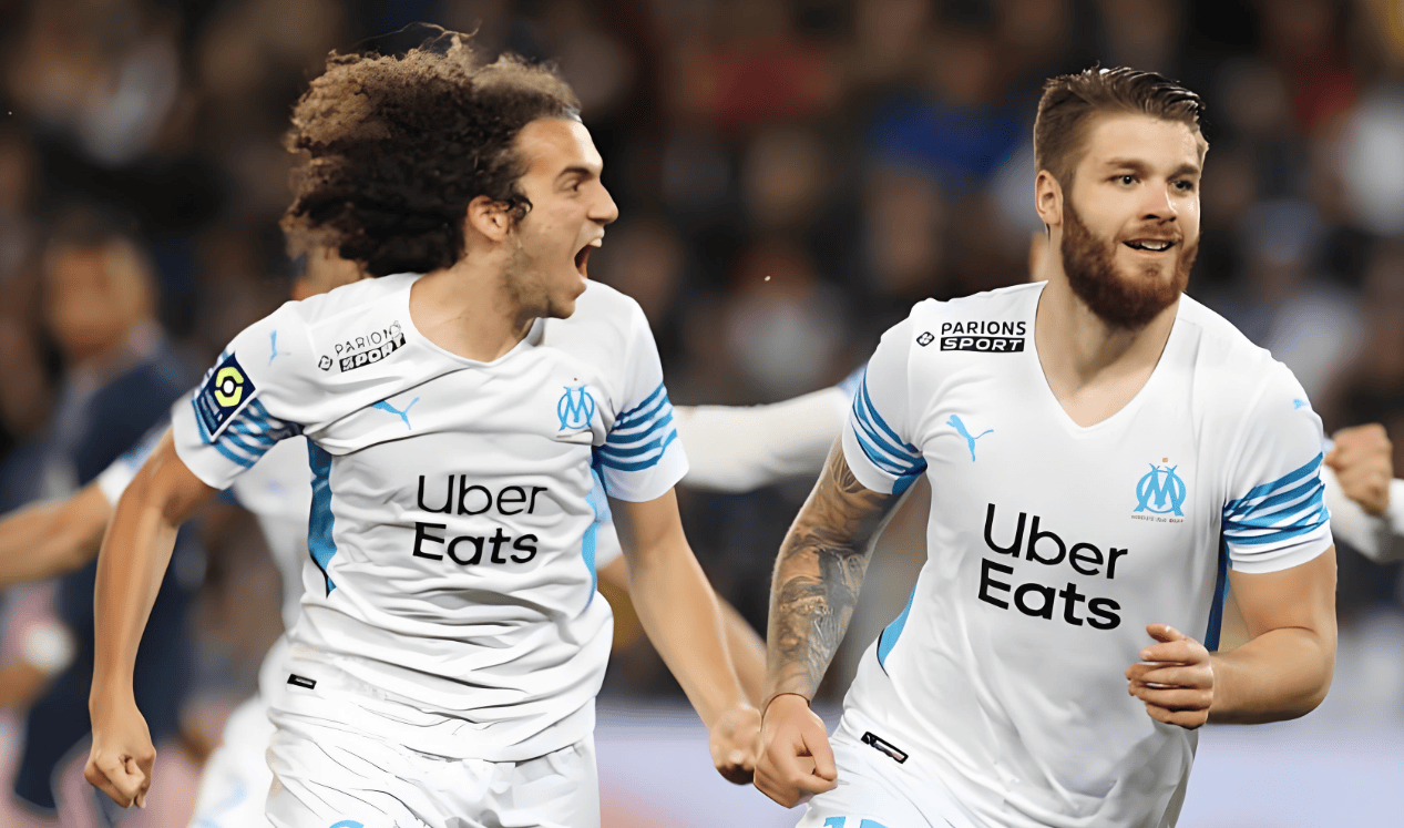 包含顶级球星迎战精彩比赛，球迷尽情奔放的词条