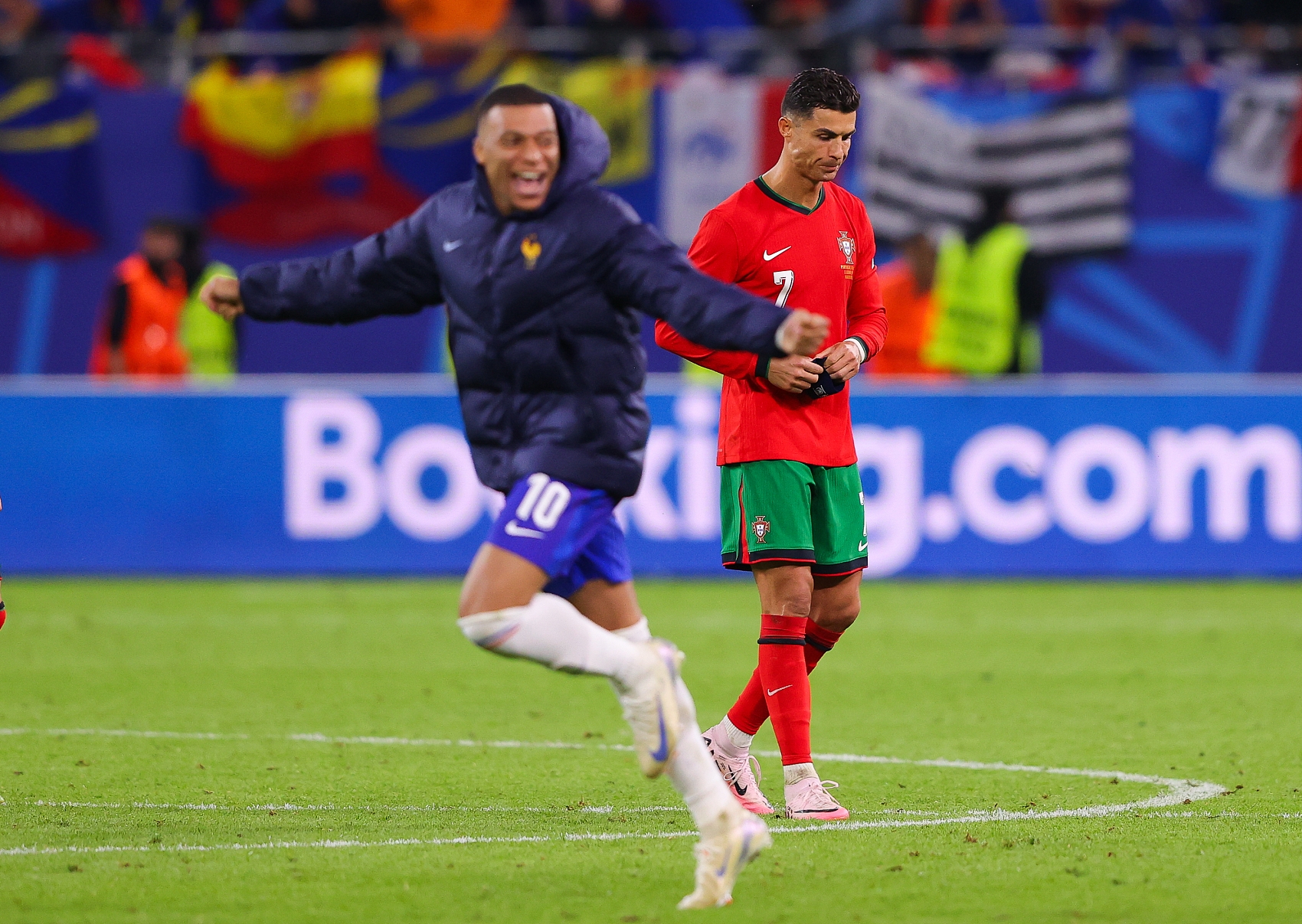 关于荷兰与葡萄牙国家队的比赛备受球迷瞩目的信息 关于荷兰与葡萄牙国家队的比赛备受球迷瞩目的信息