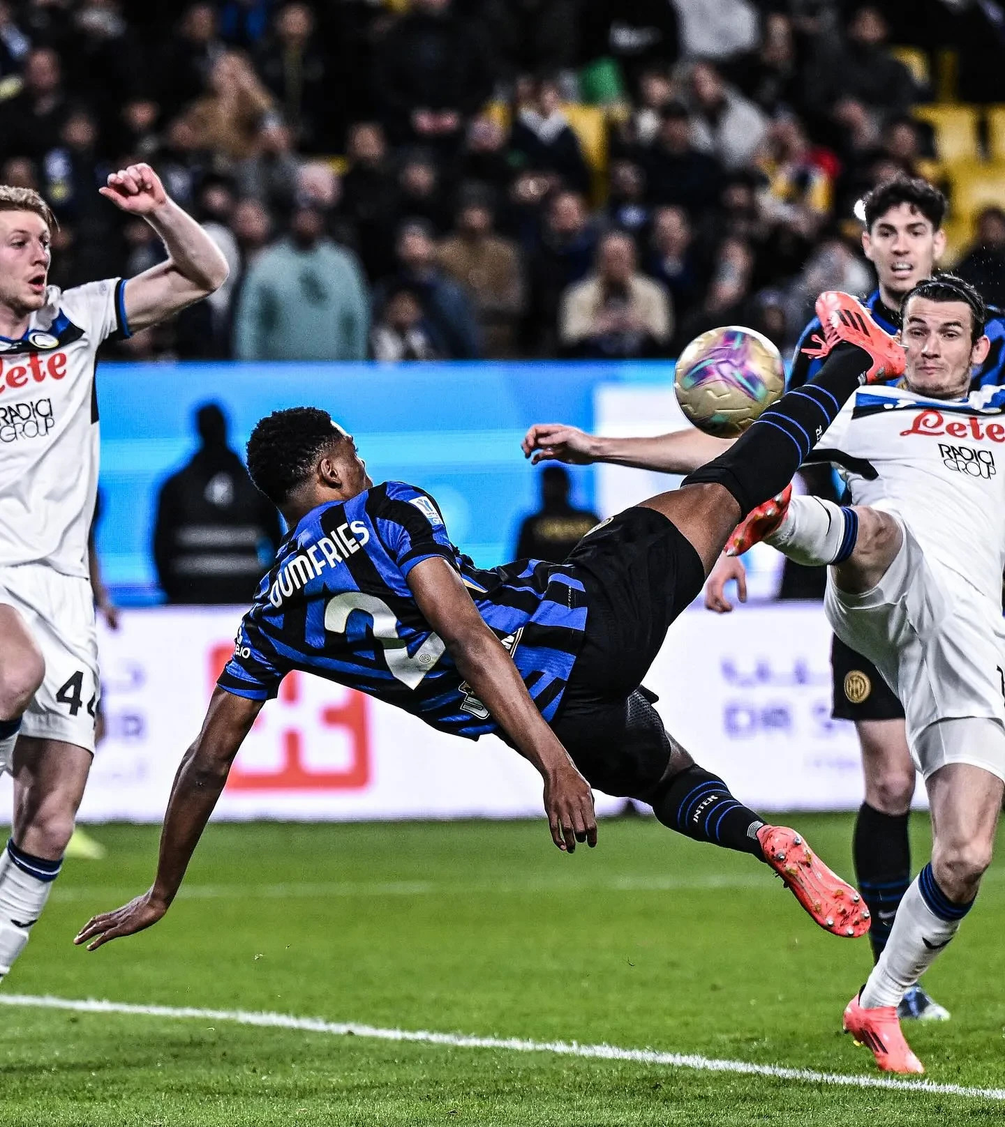 关于米兰双雄再次激战,攻守之间明显不相上下的信息 关于米兰双雄再次激战,攻守之间明显不相上下的信息