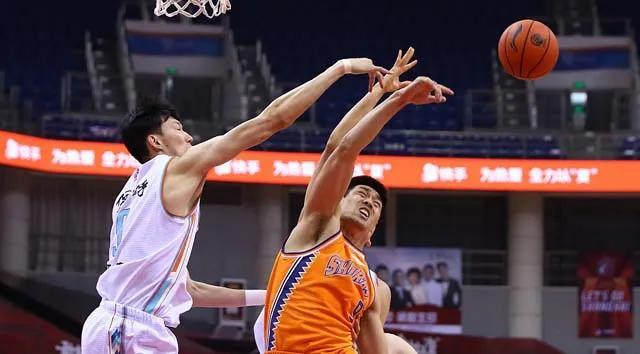 内线双塔表现出色,助球队获胜的简单介绍 内线双塔表现出色,助球队获胜的简单介绍