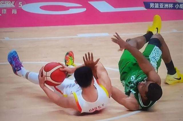 包含北京队逆转广东队，高诗岩统治全场的词条