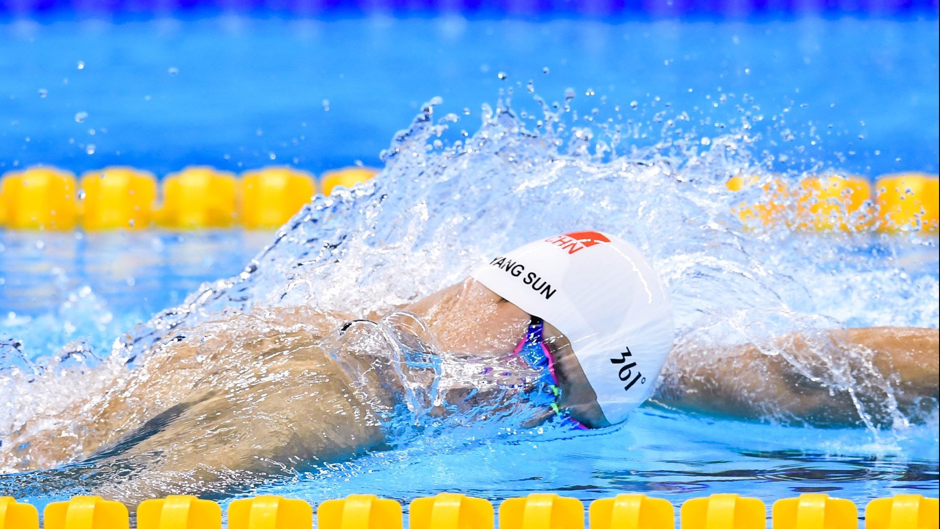 F1新赛季揭幕战之夜,戈贝尔全场最佳无争议,当赛道轰鸣遇见球场统治