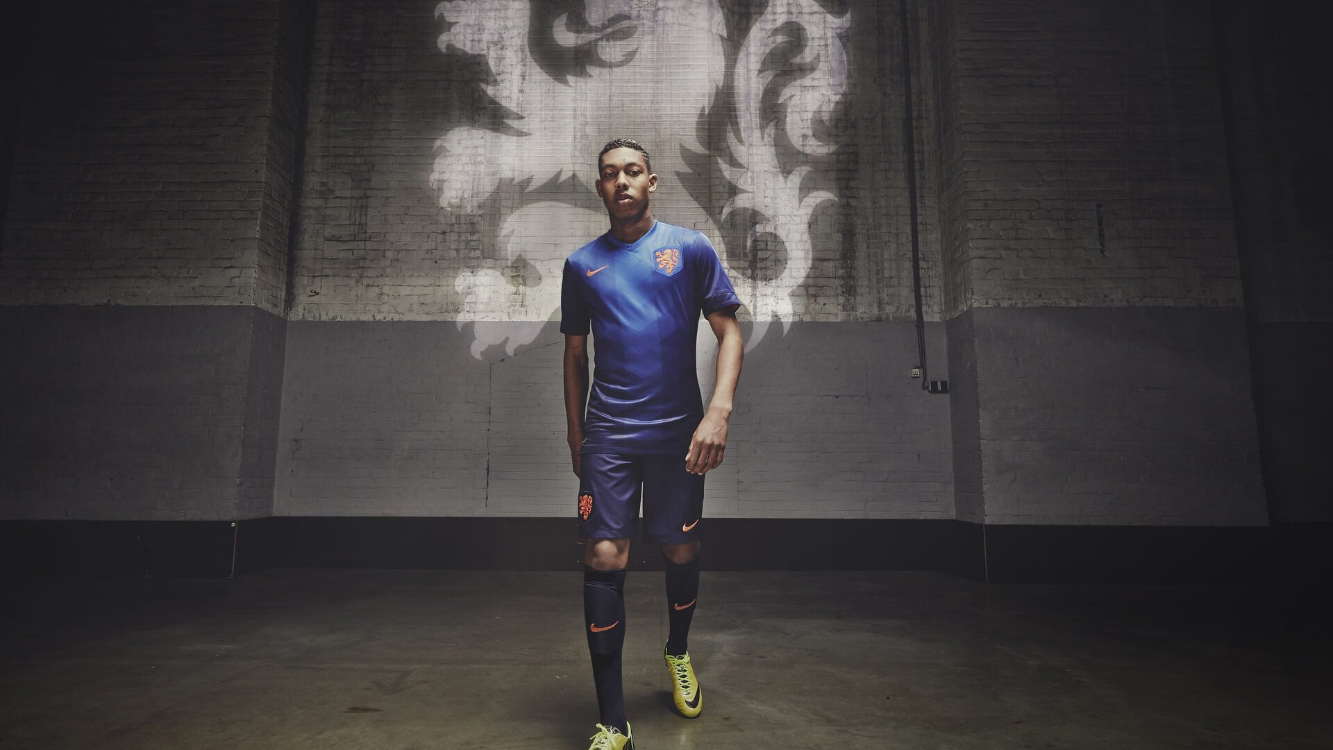 当哈兰德统治全场,奥地利力克乌拉圭的夜晚,足球正在告别唯一性